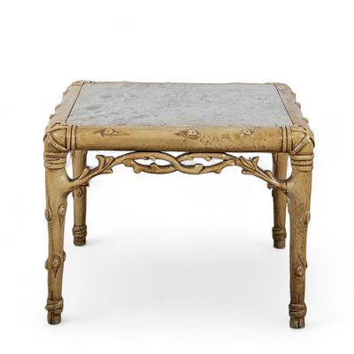 MESA DE APOIO ESTILO ORIENTAL. Mesa de apoio estilo oriental em madeira lacada a bege, com tampo 