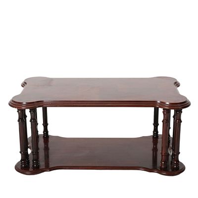 MESA DE FRENTE DE SOF&Aacute;. Mesa de apoio de sof&aacute; em madeira de mogno. Formato retangular recortado 