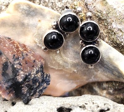 NAKAI Black Onyx Earrings Native American .925. STERLING SILVER .925 
Stamped NAKAI 
Native 