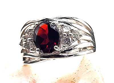 Certified Genuine Garnet and Natural Diamond Ring. Metal: .925 Sterling Silver 
Main Gemstone: 
