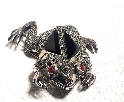 Vintage .925/Enamel Frog Brooch Marcasite. Cast in: Sterling Silver .925
Main Gemstone: