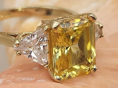 Canary & White Cubic Zirconia 14K Yellow Gold RIng. Setting: 14K Yellow Gold
Main
