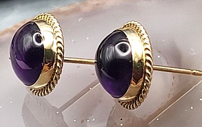 14K Cabochon Amethyst Earrings Signed Carla . Setting: 14K Yellow Gold
Main Gemstone: