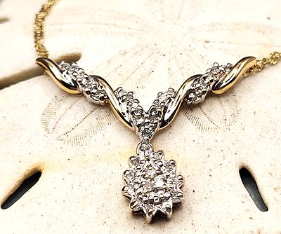Sparkling Singapore Link Diamond Lavalier Necklace. Setting: 10K Yellow Gold
Main Gemstone: