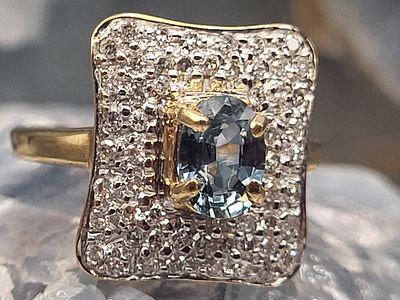 Light Blue Sapphire and Wide Diamond Frame Ring. Setting: 14K Yellow Gold 
Main Gemstone: 