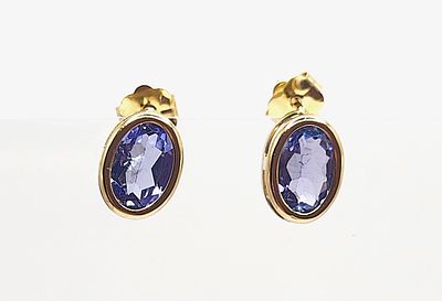Oval-cut Tanzanite Earrings for Everyday Elegance. Setting: 14K Yellow Gold 
Main Gemstone: 