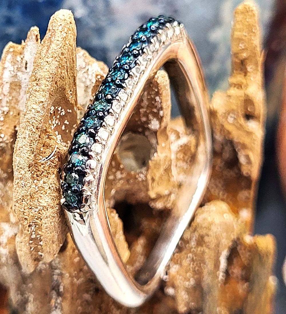 Blue Diamond Square Pendant. Setting: Sterling Silver .925 
Main Gemstone: Genuine Blue 