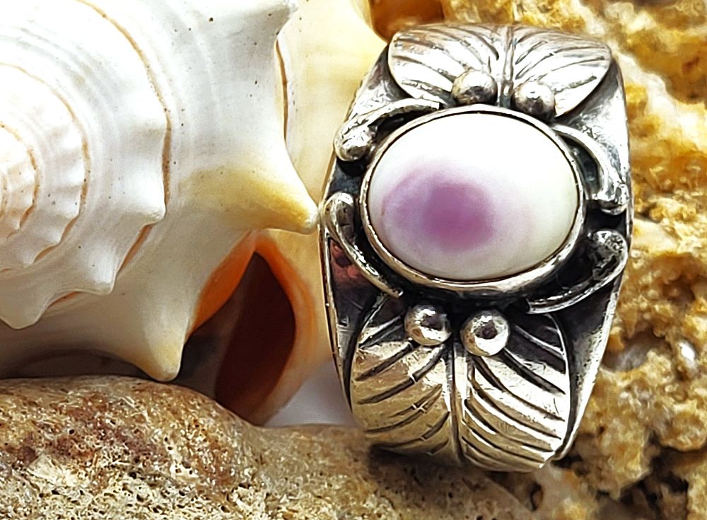 Calvin Mariano Navajo Man's Shiva-Shell Ring .925. Setting: Sterling Silver .925 
Main 