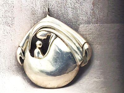 Susan Gorman '96 Circle of Hope Ornament .925. Cast in: Sterling Silver .925 
Dimensions: 