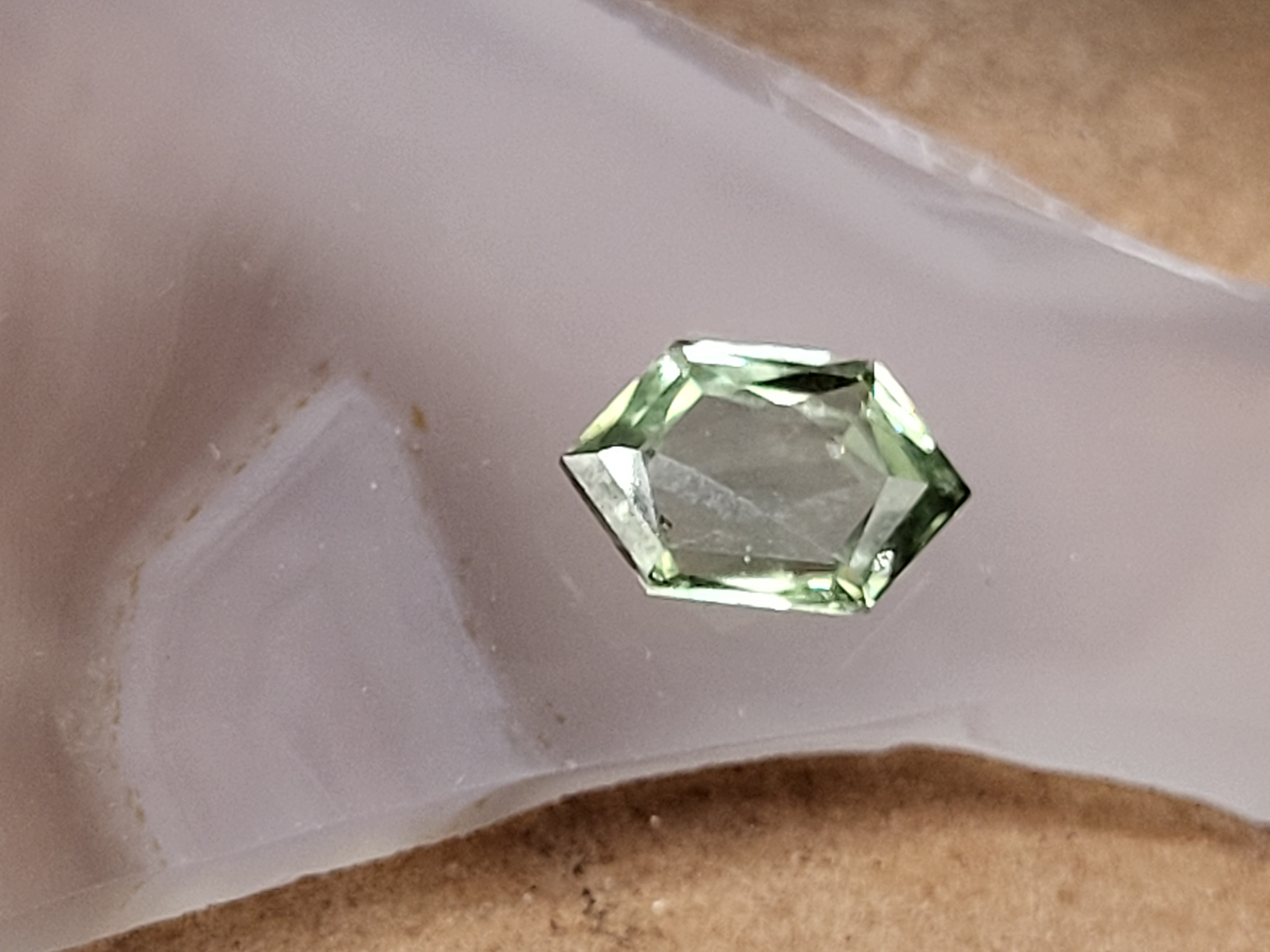 1.58 CT Montana Sapphire — Polychromatic Pentagonal Light