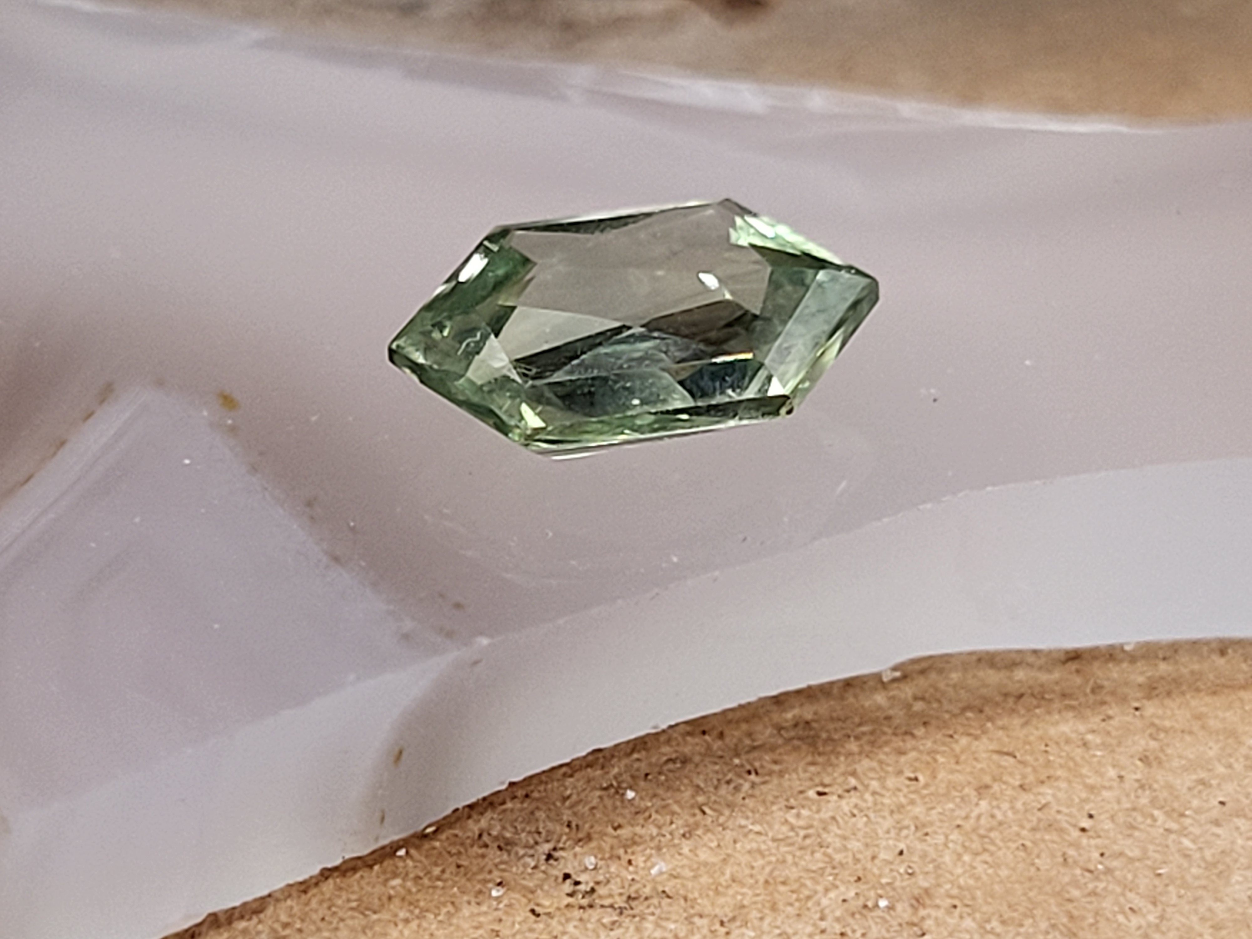 1.58 CT Montana Sapphire — Polychromatic Pentagonal Light