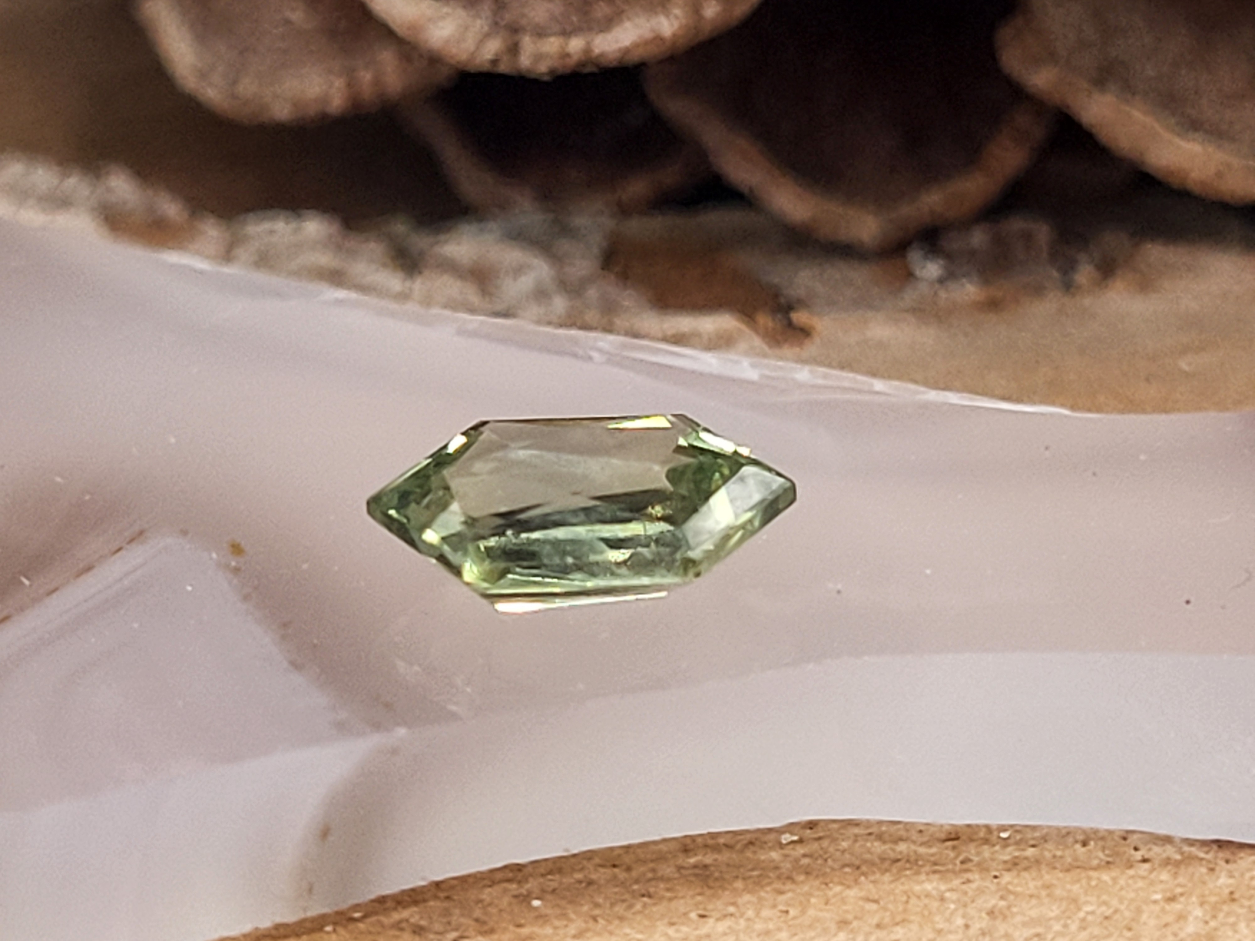 1.58 CT Montana Sapphire — Polychromatic Pentagonal Light