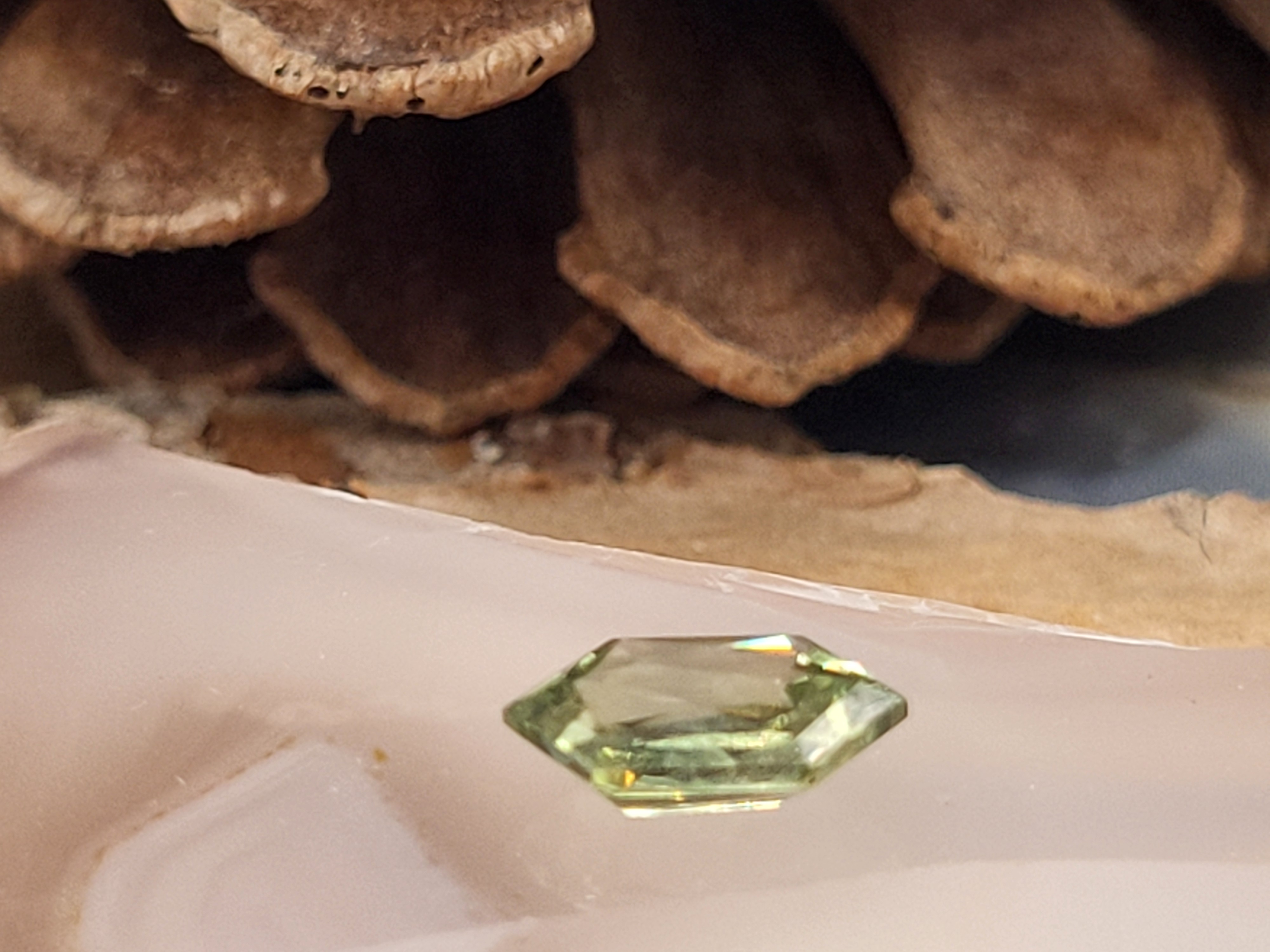 1.58 CT Montana Sapphire — Polychromatic Pentagonal Light