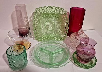 Selection of 9 Coloured Glass Items – Vases, Trinket Pots, Glasses & Decorative Platters
. A