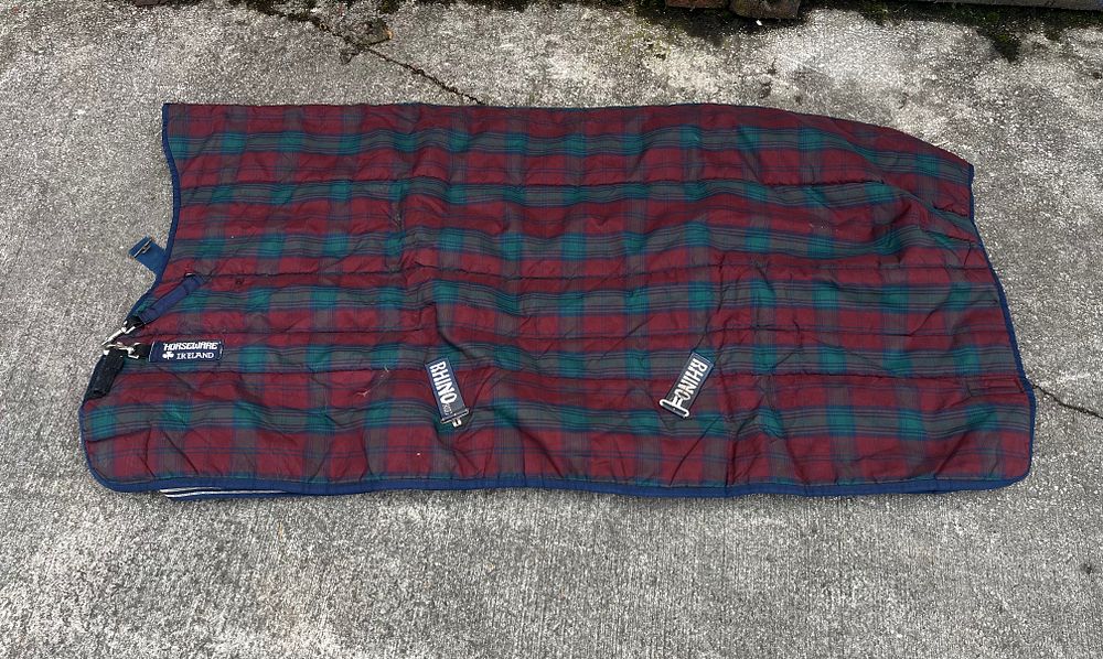 Horseware Stable Rug. Part neck M/H W size 5’9 possibly 6ft- please see measurements on photo