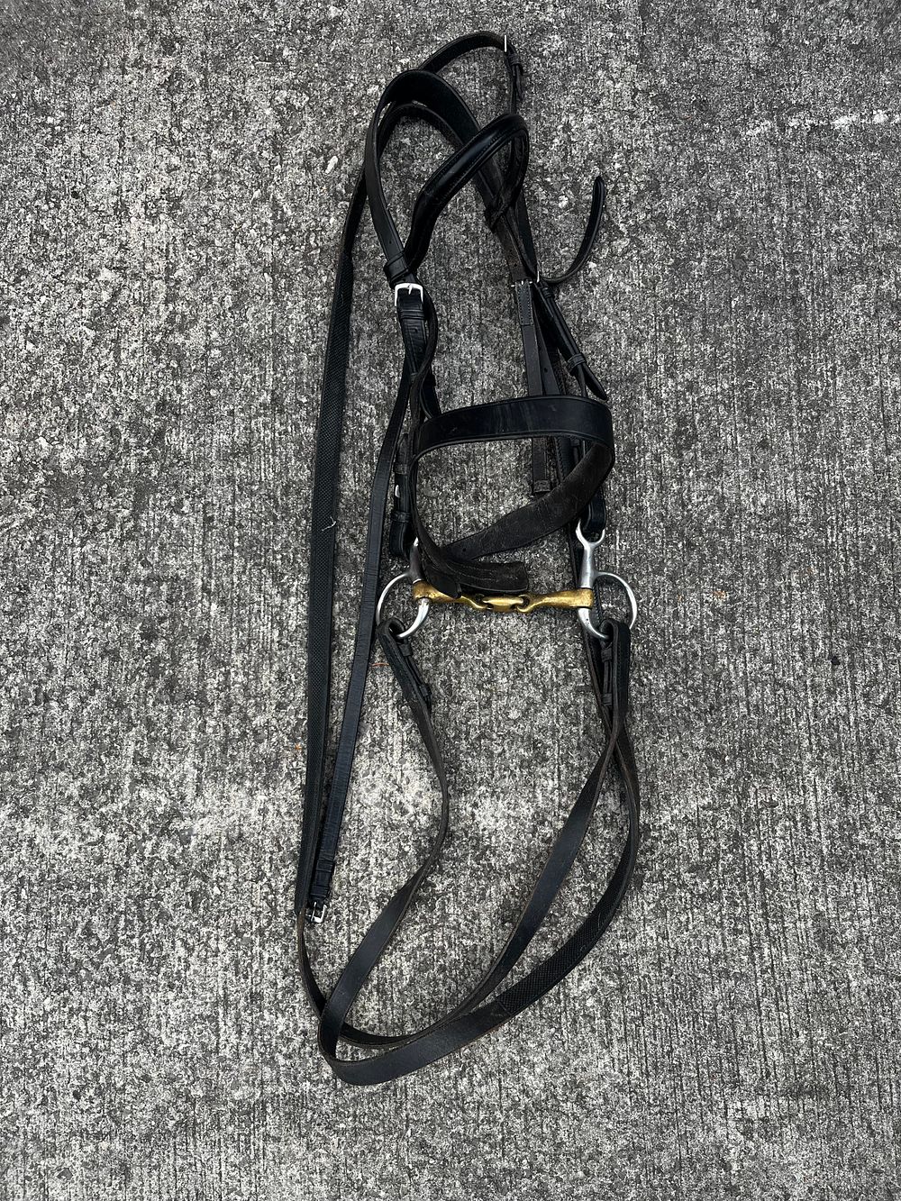 Black Leather Cob Bridle. Complete with rubber lined leather reins and hanging cheek french link 