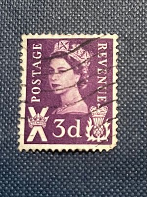 Great Britain Queen Elizabeth II Scotland Regional 3d Stamp. A purple and white Great Britain 