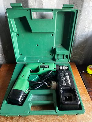 Hitachi Battery Drill & Charger. Working
