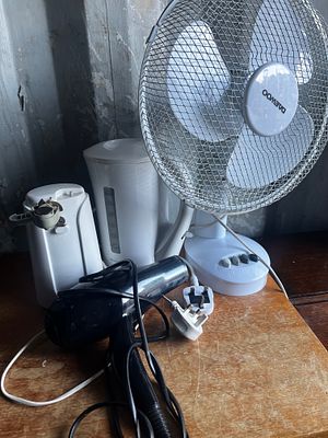 Job lot of household electrical items. Including a kettle, fan, tin opener & hairdryer