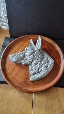 Cast aluminium and wood
Plaque of German Shepherd . Wooden plaque with cast 
Aluminium head of a 