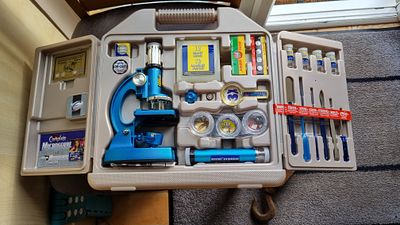 Micro science kit. Full unused micro science 
Kit in hard case