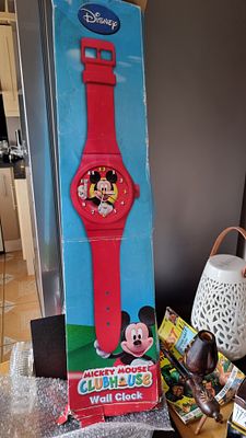 Disney mickey mouse wall
Clock wristwatch. Large Mickey mouse wall 
Clock by Disney in original box