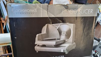 Cookworks slicer. Boxed cookbooks slicer 
Powers on
