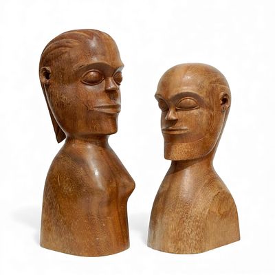 AFRICAN CRAFTS. Set of 2 wooden figures. Dim: 30 cm (tallest).