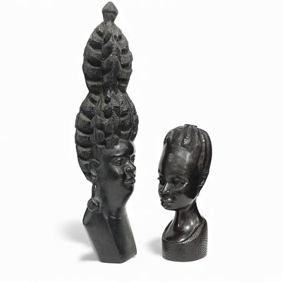 AFRICAN HANDICRAFTS. Pair of figures carved in wood. Dim: 46 cm (largest).