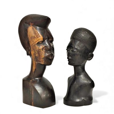 AFRICAN HANDICRAFTS. Pair of figures carved in wood. Dim: 24 cm (largest).