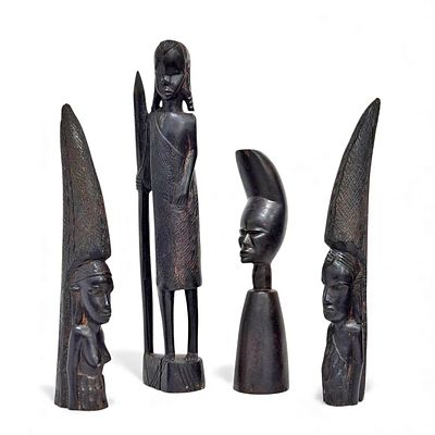 AFRICAN CRAFTS. Set of 4 black carved figurines. Dim: 36x25 cm.