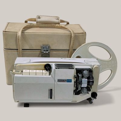 BELL KO-ON SUPER 8 PROJECTOR - Crown Convertible ZRS model of Japanese manufacture. Projector 
