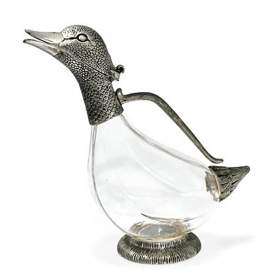 JUG. DUCK-SHAPED JUG - in glass and silver-plated metal. Minor signs of use. Height: 26 cm. 