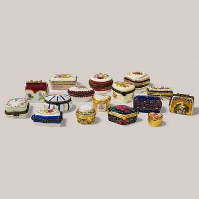 EUROPEAN PORCELAIN. SET OF SIXTEEN SMALL EUROPEAN PORCELAIN BOXES - with hand-finished 