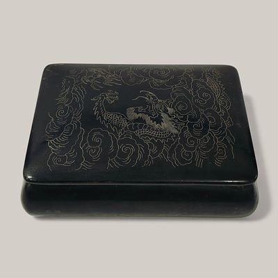 CHINESE BOX. ANTIQUE CHINESE LACQUER BOX WITH INLAID DRAGON - black lacquered wooden box with 