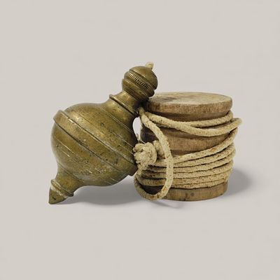 PLUMB BOB. BRASS AND WOOD PLUMB BOB - Portuguese, from the first half of the 20th century, with 