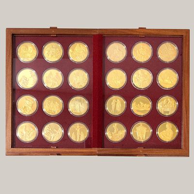 MEDALS. 24 CHISELED AND GOLD-PLATED BRONZE MEDALS - 24k, by sculptor Ant&oacute;nio C&acirc;ndido, signed 