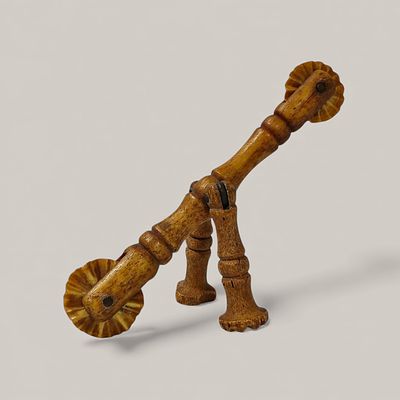 TRACING WHEEL. WOOD AND WHALEBONE TRACING WHEEL - 19th century, with wooden handles and arms 