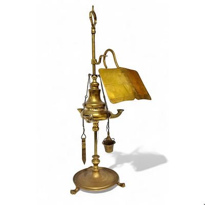 OIL LAMP. Antique brass oil lamp. Dim: 48 cm (largest).