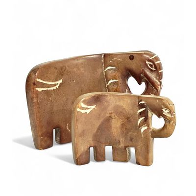 SOAPSTONE. Set composed of 2 elephant figurines. Dim: 9 cm (largest).