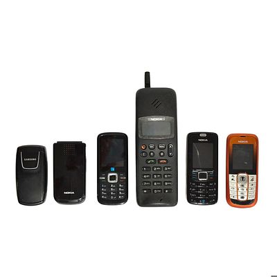 MOBILE PHONES. Set consisting of old mobile phones for collection from brands Nokia, Samsung and 