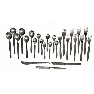 TAP. Old cutlery from the airline TAP, consisting of 4 soup spoons, 2 dessert spoons, 2 tea 