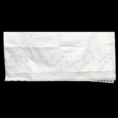 LINEN. Double top sheet, with embroidered decoration and flowers. Dim: 240x200 cm. Notes: signs 