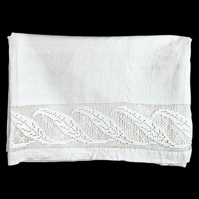 LINEN. Linen top sheet with sieve lace weaving. Dim: 340x240 cm. Note: signs of storage and stains
