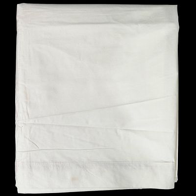 COTTON. Yellow top sheet. Dim: 270x240 cm. Note: signs of storage and stains