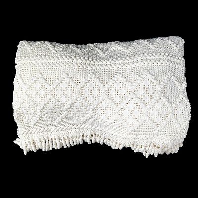 LACE. Laced bedspread with geometric pattern and fringes. Dim: 210x160 cm. Note: signs of 