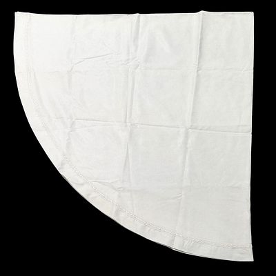 COTTON AND OTHERS. Tablecloth with embroidered border. Dimensions: 220x220 cm. Note: signs of 