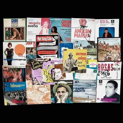 VINYL. Set of 23 assorted 45 rpm records, Angela Maria, Nat King Cole, Luiz Goes, Aznavour 