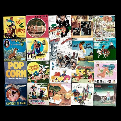 VINYL. Set of 21 assorted 45 rpm records, Enchanting Stories, Comedy, The Three Little Pigs 