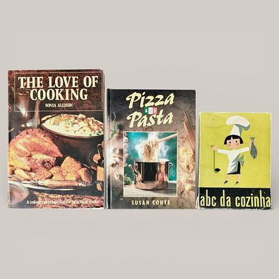 CUISINE. Set of 3 books: "A B C da Cozinha, Curso de Cozinha e Bolos por Correspond&ecirc;ncia n&ordm; 7" 